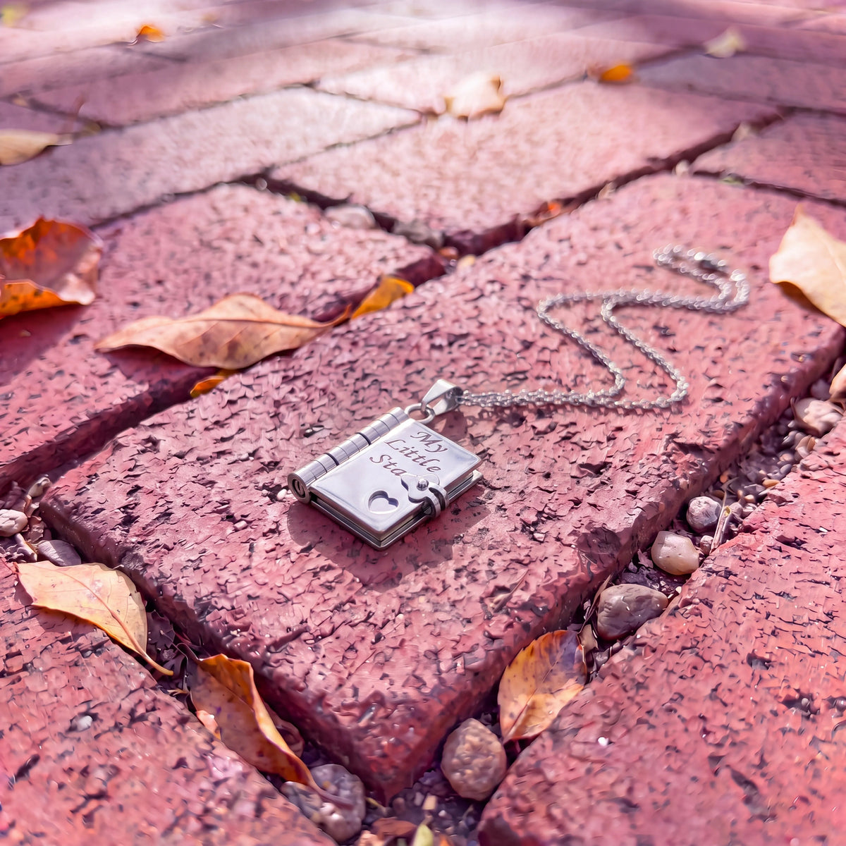The 'My Little Star' Locket Necklace Vivido
